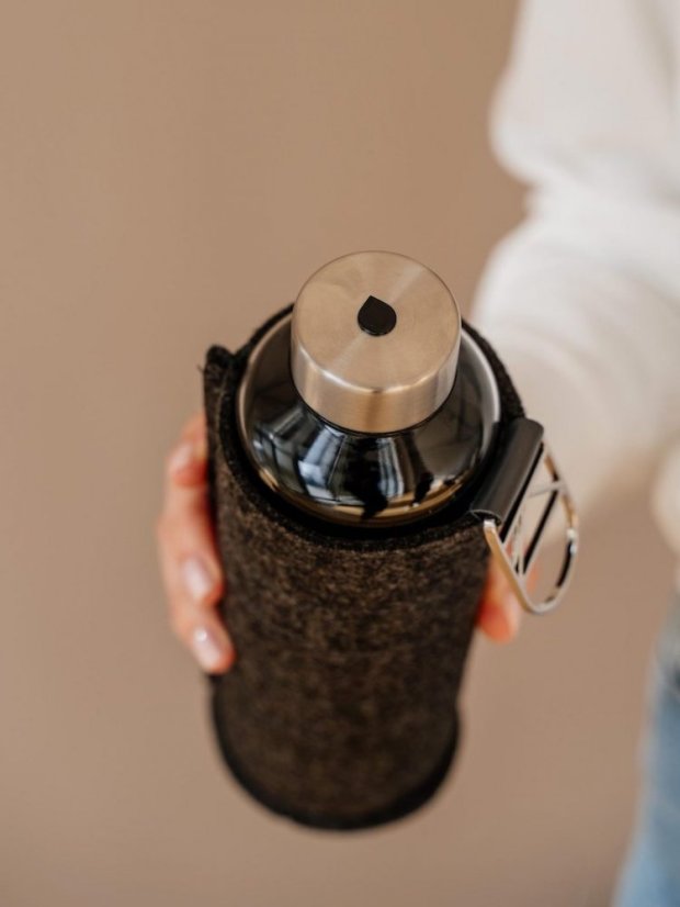 Láhev na pití Equa Mismatch Silver 750 ml s plstěným pouzdrem