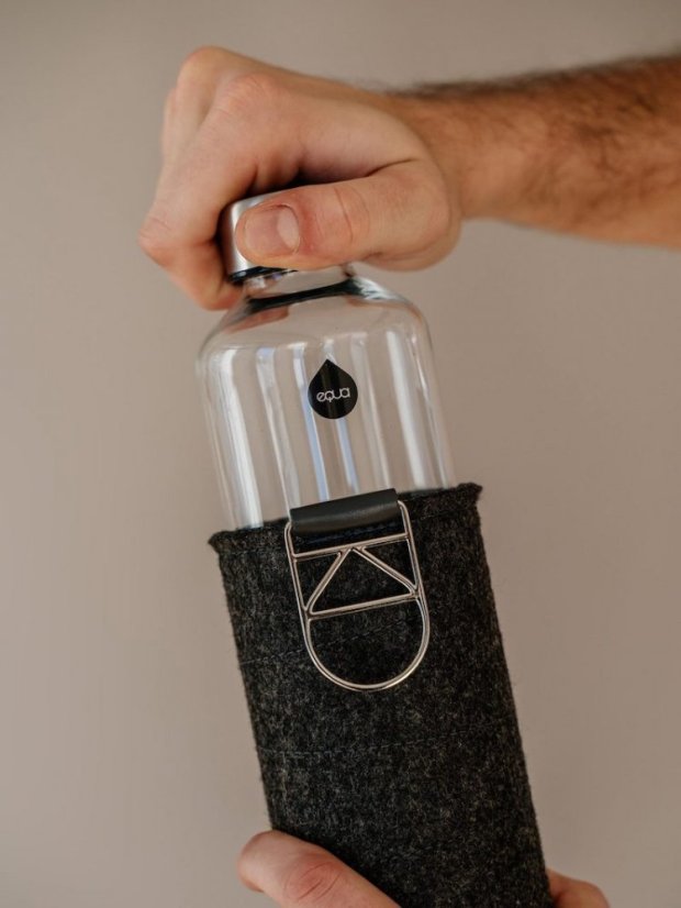 Láhev na pití Equa Mismatch Silver 750 ml s plstěným pouzdrem