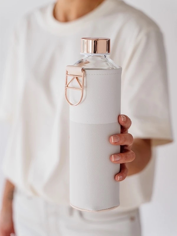 Láhev na pití Equa Mismatch Sage 750 ml s obalem z umělé kůže