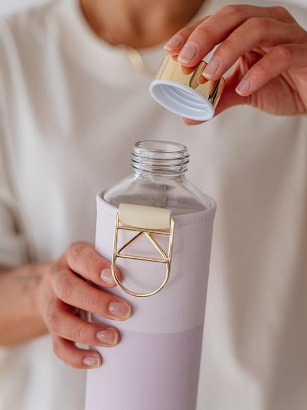 Láhev na pití Equa Mismatch Lila 750 ml s obalem z umělé kůže