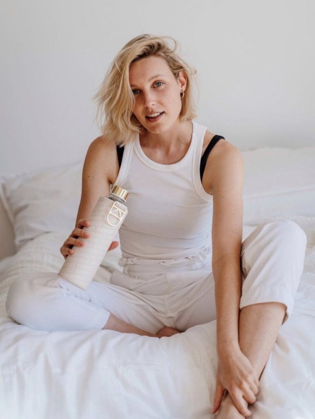 Láhev na pití Equa Mismatch Choose yourself 750 ml s obalem z umělé kůže
