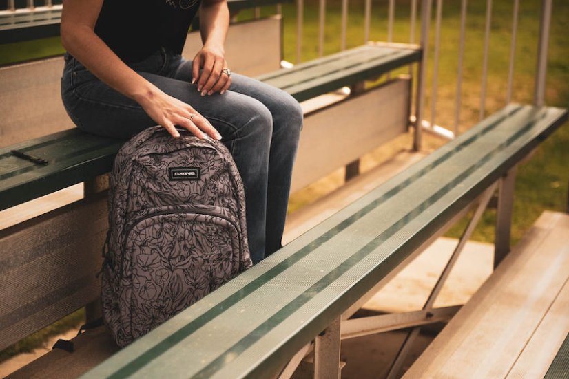 Batoh DAKINE CAMPUS PREMIUM 28L SUNSET BLOOM